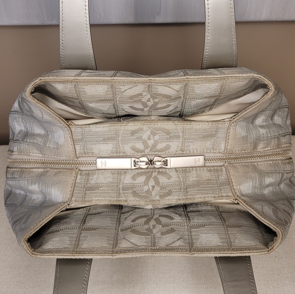 Chanel Quilted Metallic Gray Line Handbag With Certificate Of Authenticity - Picture 6 of 16